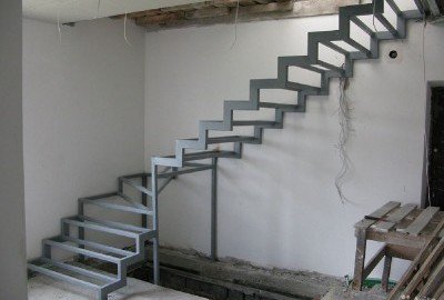 Металлическая лестница на второй этаж своими руками: фото, чертеж