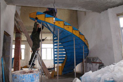 Монолитные лестницы из бетона: инструкция по монтажу